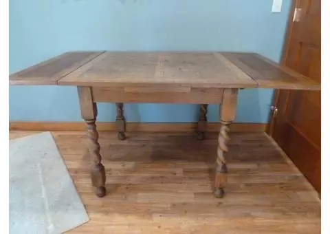 Draw-leaf dining table, antique